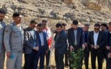 به مناسبت روزپدرباحضوراعضای شورای اداری شهرستان چرام صورت گرفت؛ غبارروبی گلزارشهدای گمنام وکاشت درخت