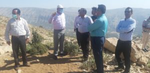 بازدید کارشناسان وزارت نفت به همراه رئیس دفتر نماینده کهگیلویه،بهمئی،چرام و لنده درمجلس شورای اسلامی   از جاده دمه بخش سرفاریاب/تصاویر