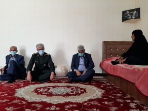 دیدار فرماندار چرام به همراه تعدادی از مسولین با خانواده معظم شهدا +تصاویر