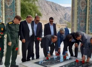 معاون هماهنگی امور عمرانی استاندار کهگیلویه و بویراحمد به همراه جمعی از مدیران کل استانی از پروژه‌های عمرانی شهرستان لنده بازدید کرد